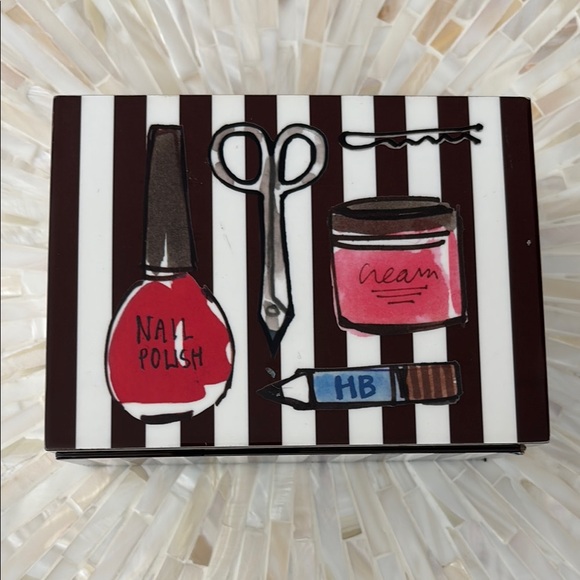 henri bendel Accessories - Henri Bendel beauty essentials box